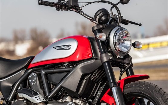 Ducati Scrambler Icon 803  - alquilar una motocicleta en Malaga