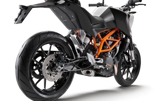 KTM Duke 390 - мотор под наем Индия