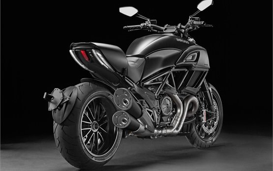 Ducati Diavel - alquilar una motocicleta en Roma