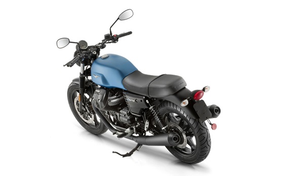 Moto Guzzi V7 мотоциклет под наем Милано