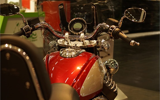 Moto Guzzi California 1400 Touring - Motorradvermietung in Mailand 