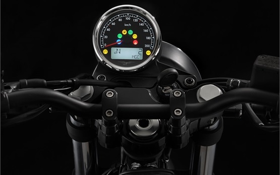 Moto Guzzi V7 мотоциклет под наем Флоренция