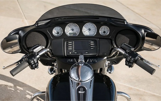 Harley Davidson Street Glide - Motorradvermietung Europa