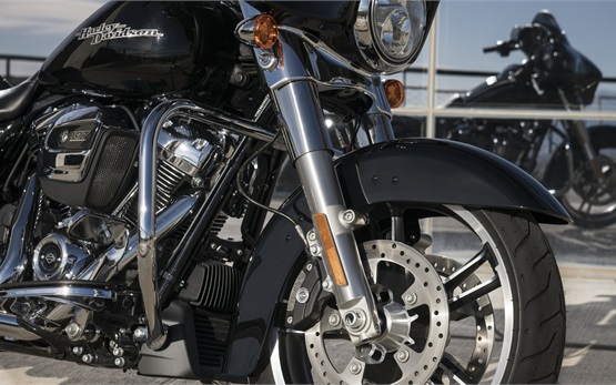 Harley Davidson Street Glide - alquilar una moto en Europa 