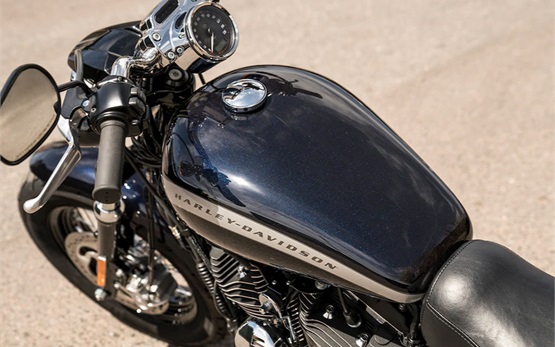 Harley Davison 1200 Custom - Motorradvermietung Faro