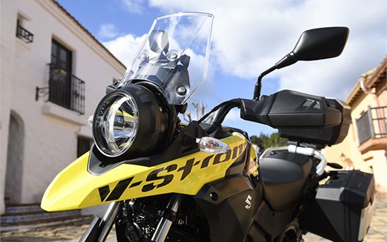 Сузуки В-Стром 650 ABS мотоциклет под наем в Мадейра - Фуншал
