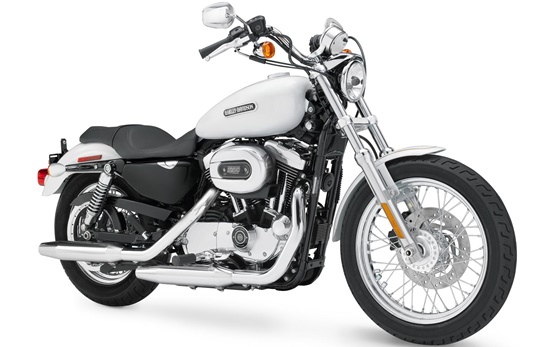 Harley Davison Sportster 1200 - alquilar una moto en Moscú