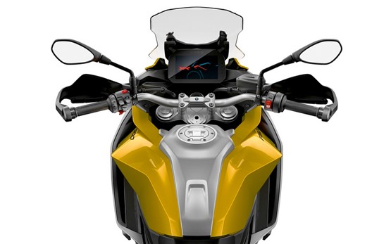 BMW F 900XR - rent a motorbike in Viena