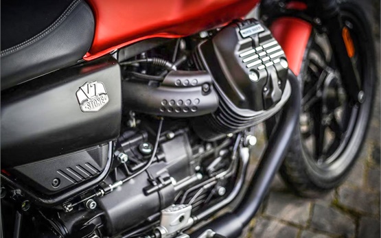 Moto Guzzi V7 Stone  - Motorradvermietung in Sorrento