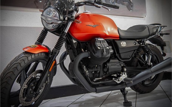 Moto Guzzi V85TT - alquilar una motocicleta en Sorrento