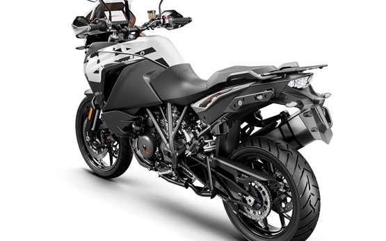 KTM 1290 Super Adventure S - мотоциклa напрокат Адехе