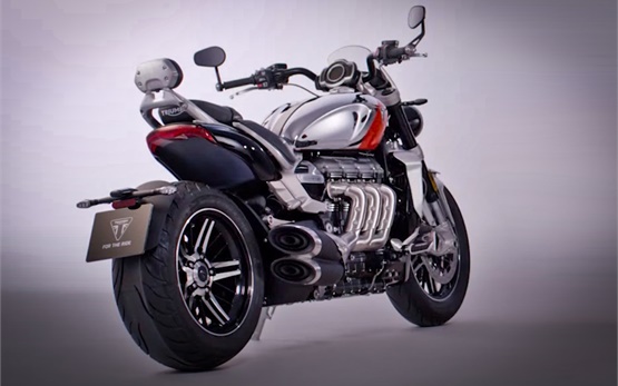 Triumph ROCKET 3 R - motorbike rental in Lisbon
