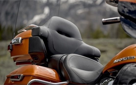 Harley-Davidson Electra Glide - alquilar una moto en Sardinia