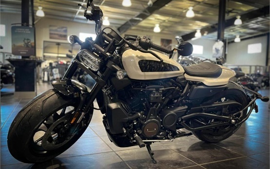 Harley-Davidson Sportster - rent a motorbike in Menton France
