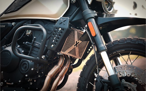 BRIXTON CROSSFIRE 500 - Motorradvermietung in Flughafen Ibiza