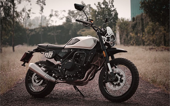 BRIXTON CROSSFIRE 500 - Motorradvermietung in Flughafen Ibiza