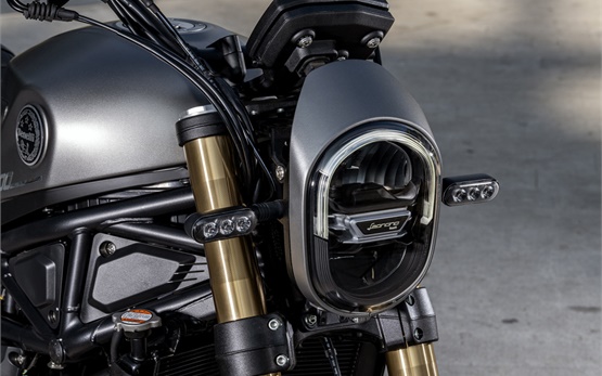 Benelli Leoncino 800 - motorbike hire in Catania