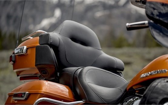 Harley-Davidson Electra Glide - alquilar una moto en Roma