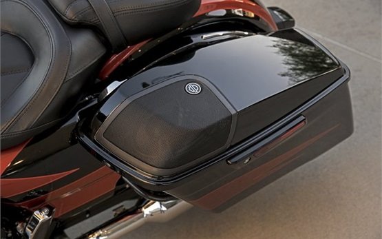 Harley Davidson Street Glide - rent motorbike in Milan