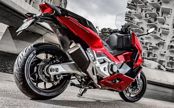 Honda Forza 750cc motorbike rental in Athens