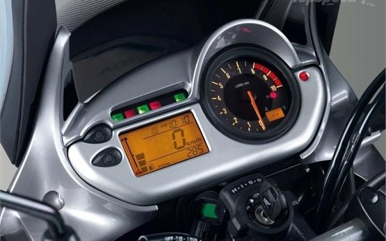 Хонда Трансалп 700cc мотоциклет под наем в Крит - Гърция