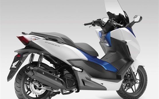 Honda Forza 125 - прокат скутеров в Ницце