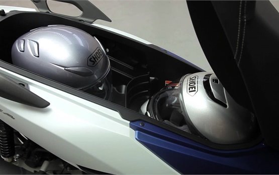 Honda Forza 125 - прокат скутеров в Кан