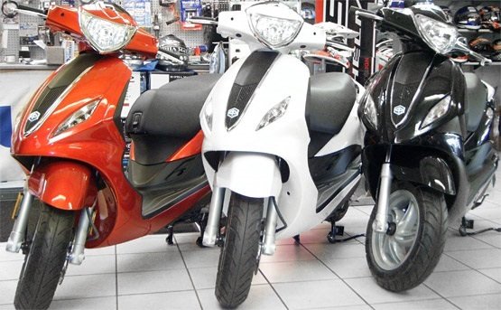 Piaggio Fly 50 - scooter rental Cannes