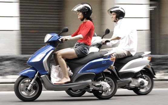 Piaggio Fly 50 - alquiler de scooters en Cannes