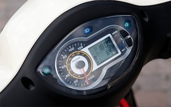 2013 Peugeot Tweet 125cc - Rollervermietung Milan 