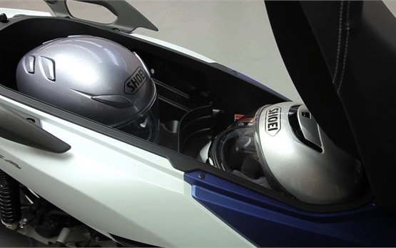 Honda Forza 300cc - прокат скутеров в Афины