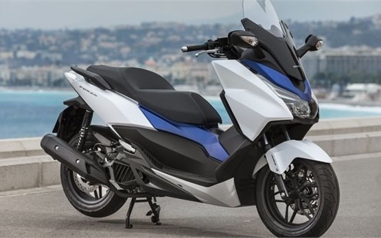2016 Honda Forza 300cc - alquiler de scooters en Atenas