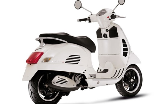 Piaggio Vespa 300 - alquiler de scooters en Italia 