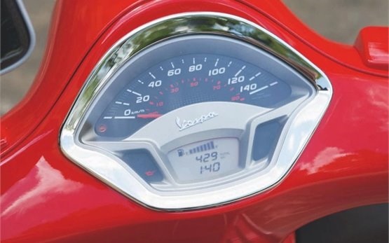 Пьяджио Веспа GTS 300  - прокат скутеров Дубровник