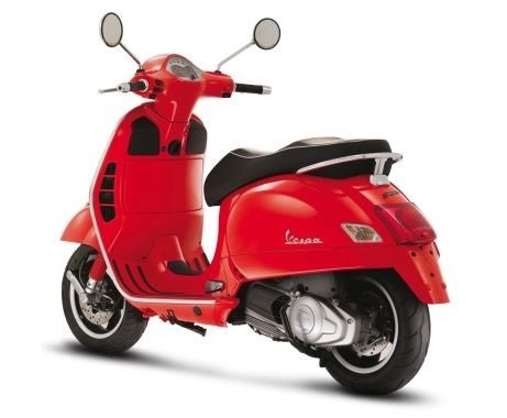 Piaggio Vespa 125 scooter rental in Italy