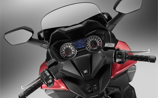 Honda Forza 125cc - scooter rental in Lisbon, Portugal