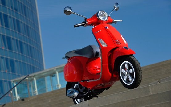 2013 Piaggio Vespa 125 Primavera - alquiler de scooters en Italia 