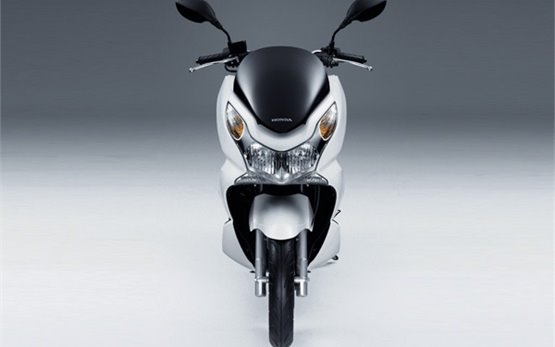 Honda PCX 125  - скутери под наем в Порто, Португалия