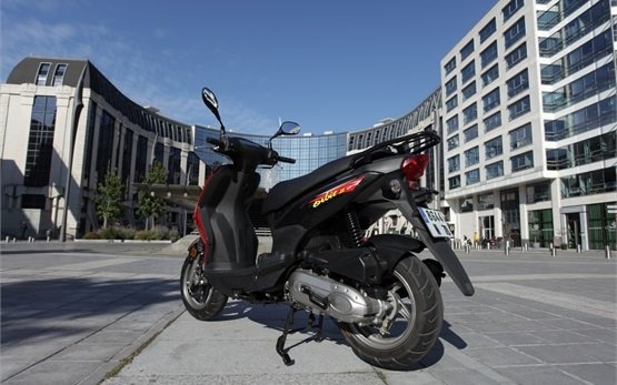 2013 СИМ Орбит 50cc - скутер на прокат Лиссабоне