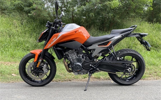 KTM 790 Adventure - motorcycle rental in France