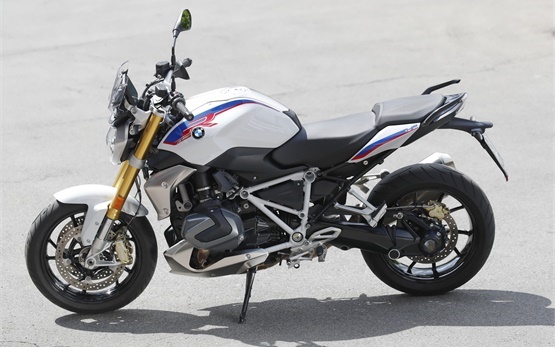 BMW R 1250 R - rent a motorbike in Madeira