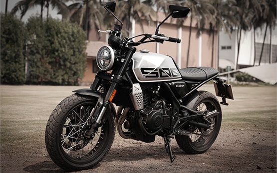 BRIXTON CROSSFIRE 500 - Motorradvermietung in Flughafen Ibiza