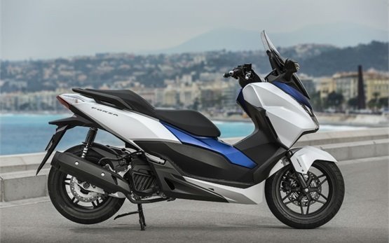 Honda Forza 125 - alquiler de scooters en Cannes