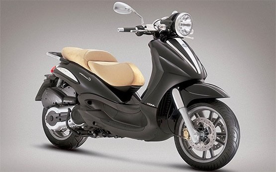 Piaggio Beverly 300cc scooter rental in Sardinia - Alghero