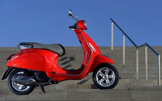 Piaggio Vespa 50 Primavera scooter rental in Dubrovnik