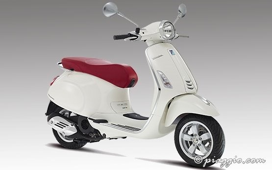 Piaggio Vespa 50cc Primavera - alquiler de scooters en Milan 